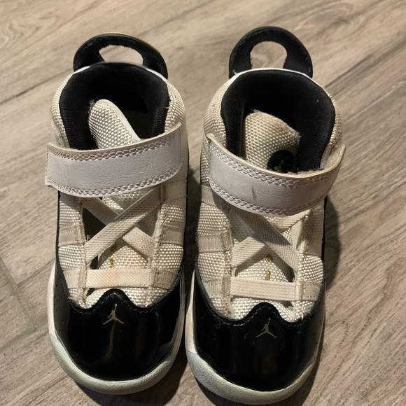 Nike Jordan Retro 11 size toddler 8c - Picture 3 of 8